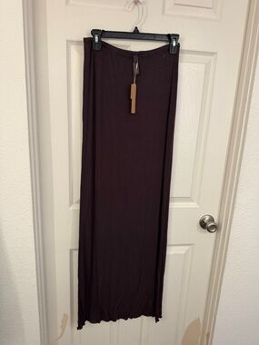 Skims maxi skirt medium